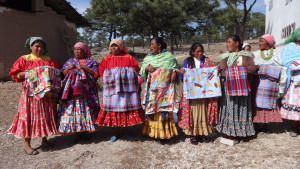 Entrega de cobijas por la campaña Cálido Invierno de Fundación Coca-Cola - 1