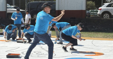 AT&T rehabilita 100 canchas públicas de futbol