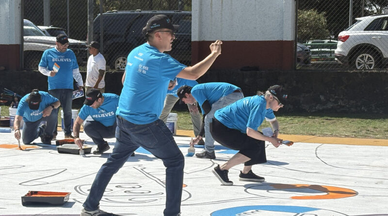 AT&T rehabilita 100 canchas públicas de futbol
