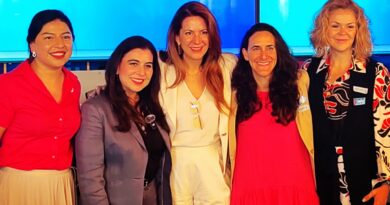 Pantallas, familia y educación, el desafío de moldear hábitos digitales saludables: AT&T